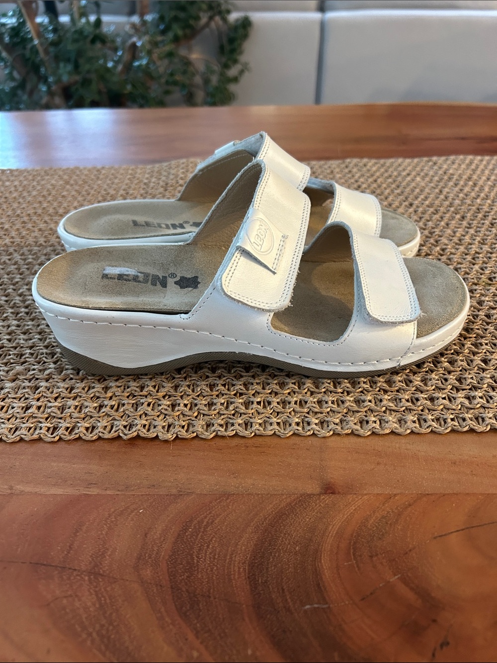 Leon White Leather Adjustable Non-Slip Sandals sz 39 or 8